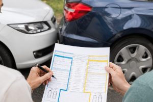 Parte amistoso de accidente: cómo rellenarlo bien (y errores que pueden costarte la indemnización)
